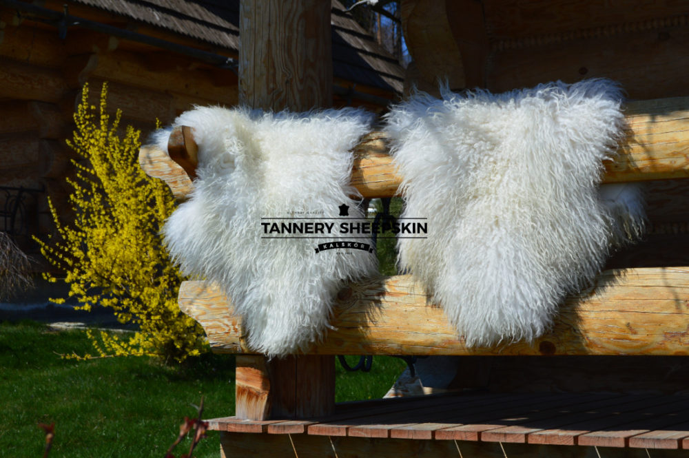 Sheepskin, island white – curly white island Producent owczych skór dekoracyjnych | Tannery Sheepskin | KalSkór 2