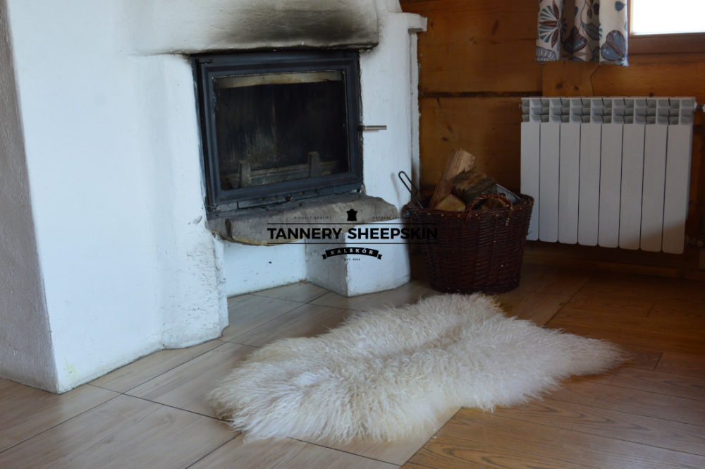 Sheepskin, island white – curly white island Producent owczych skór dekoracyjnych | Tannery Sheepskin | KalSkór 4