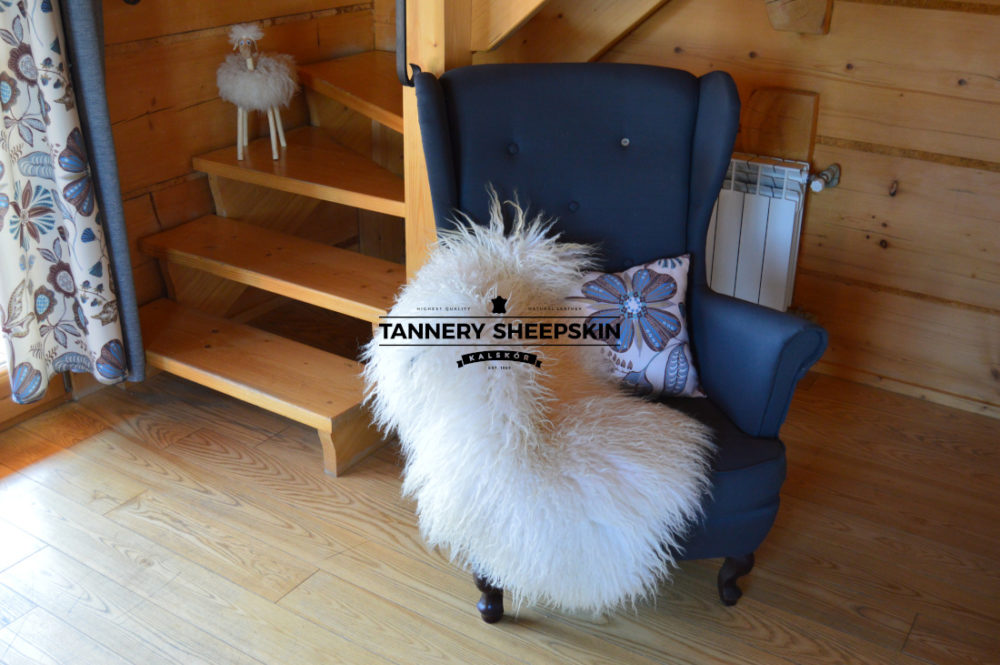 Sheepskin, island white – curly white island Producent owczych skór dekoracyjnych | Tannery Sheepskin | KalSkór 5