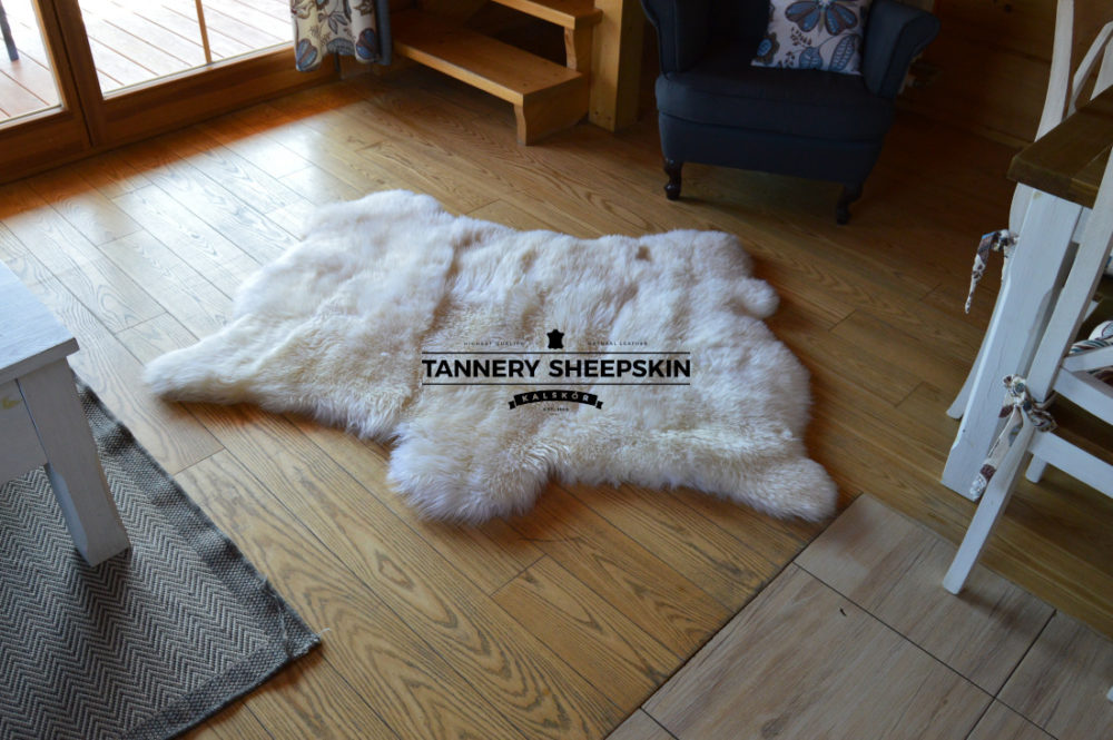Three stitched sheepskins, white Stitched sheepskins Producent owczych skór dekoracyjnych | Tannery Sheepskin | KalSkór 2