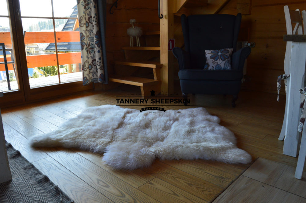 Three stitched sheepskins, white Stitched sheepskins Producent owczych skór dekoracyjnych | Tannery Sheepskin | KalSkór 4