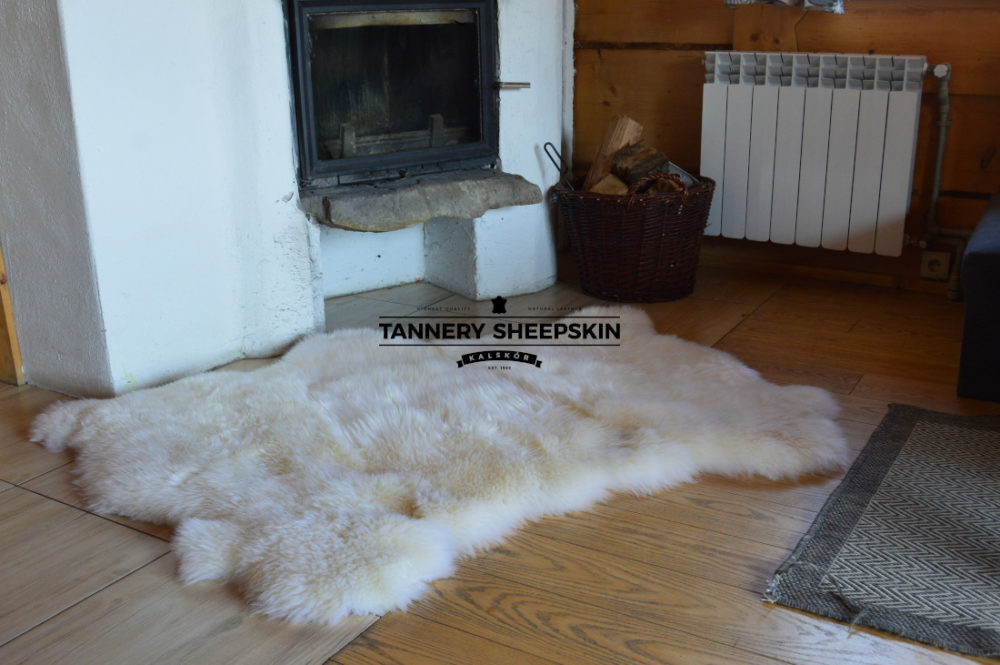 Three stitched sheepskins, white Stitched sheepskins Producent owczych skór dekoracyjnych | Tannery Sheepskin | KalSkór 3