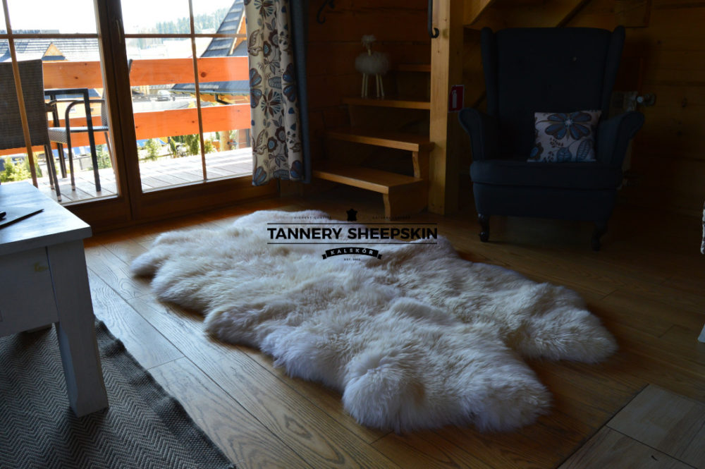 Four stitched sheepskins, white Stitched sheepskins Producent owczych skór dekoracyjnych | Tannery Sheepskin | KalSkór 3