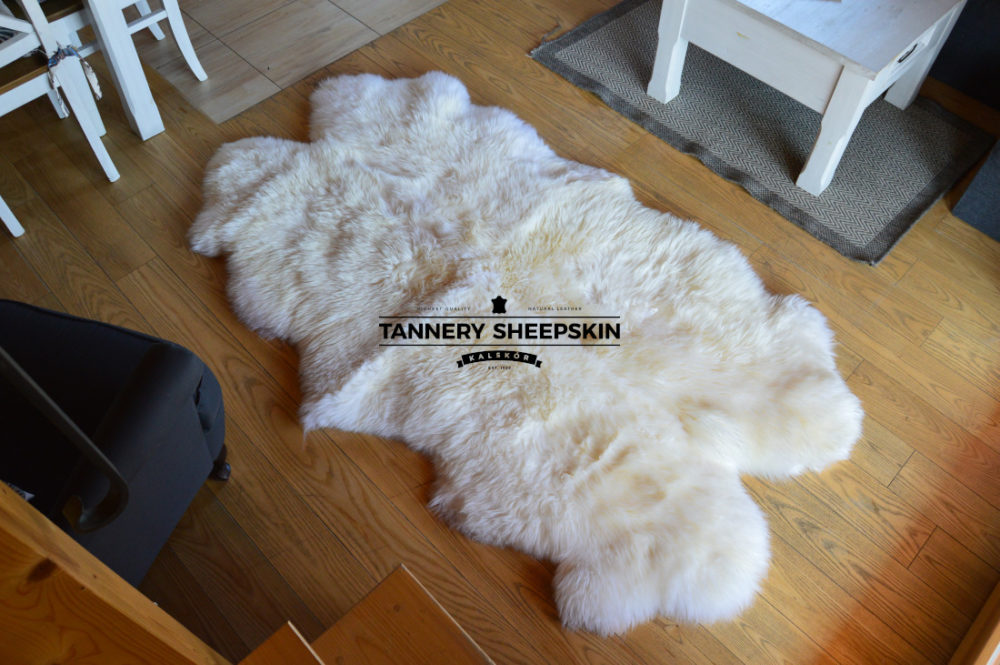 Cztery skóry zszywane, w kolorze białym Skóry Owcze Zszywane Producent owczych skór dekoracyjnych | Tannery Sheepskin | KalSkór 4