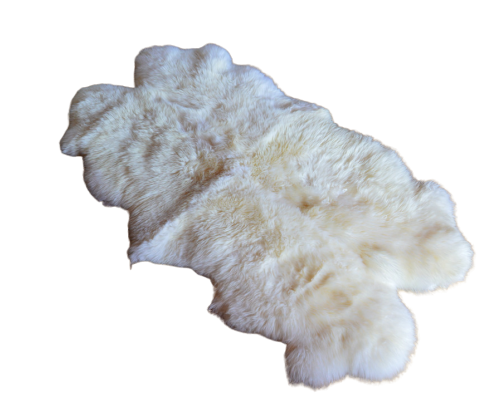 Cztery skóry zszywane, w kolorze białym