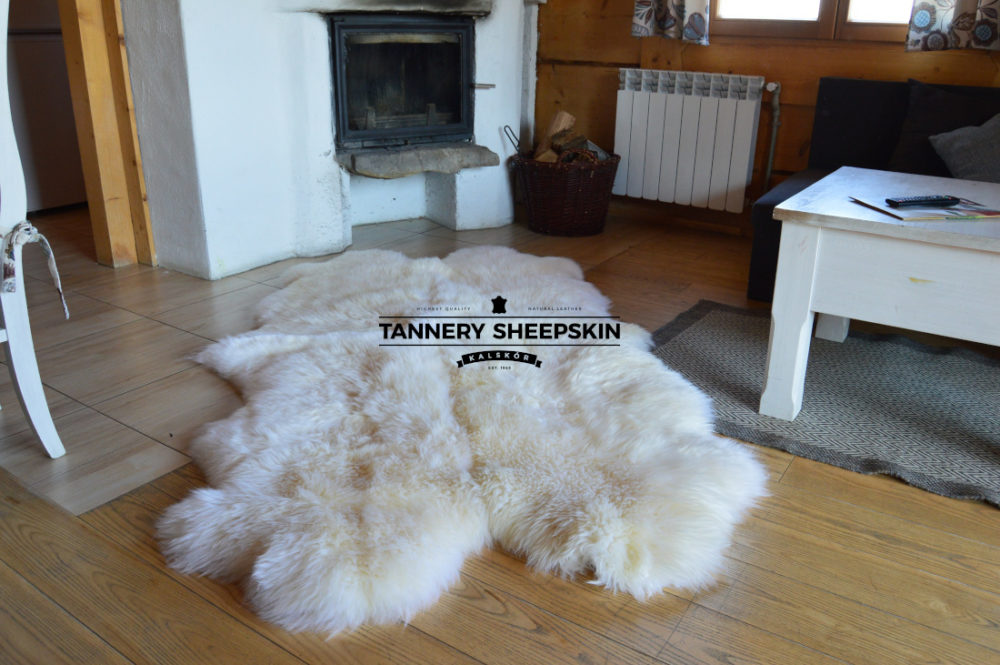 Cztery skóry zszywane, w kolorze białym Skóry Owcze Zszywane Producent owczych skór dekoracyjnych | Tannery Sheepskin | KalSkór 2