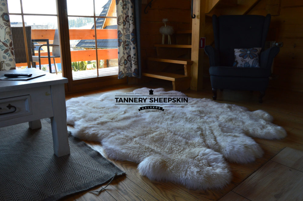 Zes gestikte huiden, wit Schapenvachten Gestikt Producent owczych skór dekoracyjnych | Tannery Sheepskin | KalSkór 5