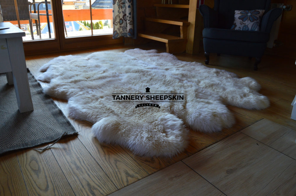 Zes gestikte huiden, wit Schapenvachten Gestikt Producent owczych skór dekoracyjnych | Tannery Sheepskin | KalSkór 4