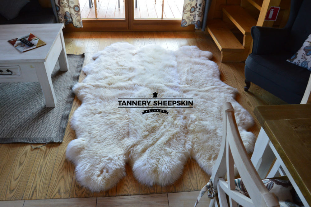 Zes gestikte huiden, wit Schapenvachten Gestikt Producent owczych skór dekoracyjnych | Tannery Sheepskin | KalSkór 3