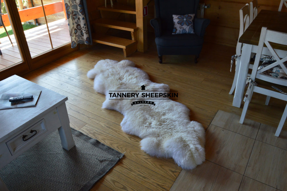 Twee gestikt leer, wit Schapenvachten Gestikt Producent owczych skór dekoracyjnych | Tannery Sheepskin | KalSkór 5