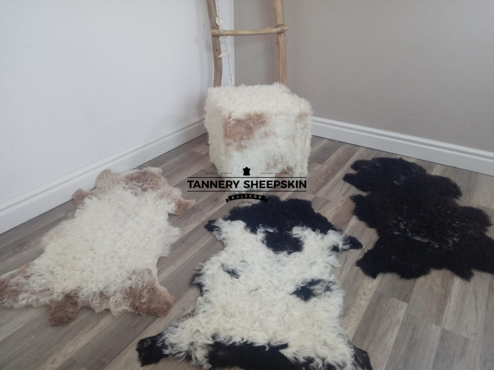 Pufa obszyta tybetańską skórą owczą pufy Producent owczych skór dekoracyjnych | Tannery Sheepskin | KalSkór 2