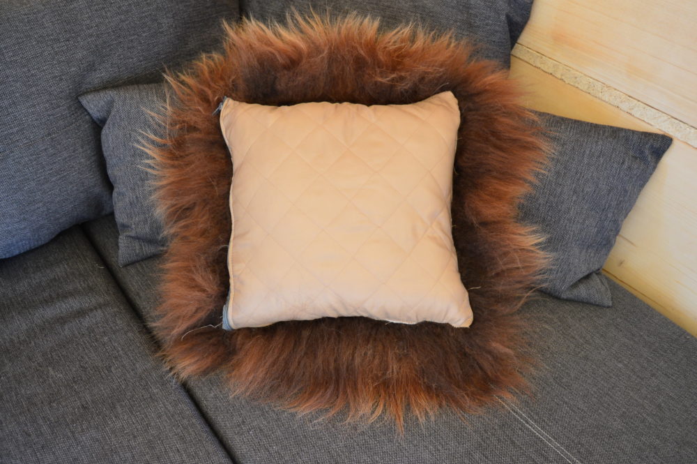 One sided sheepskin pillow pillows Producent owczych skór dekoracyjnych | Tannery Sheepskin | KalSkór 3