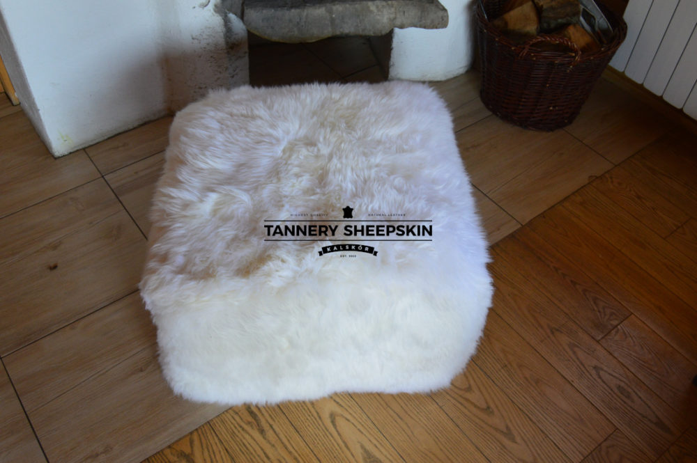 Poef bekleed met schapenvacht pufy Producent owczych skór dekoracyjnych | Tannery Sheepskin | KalSkór 2