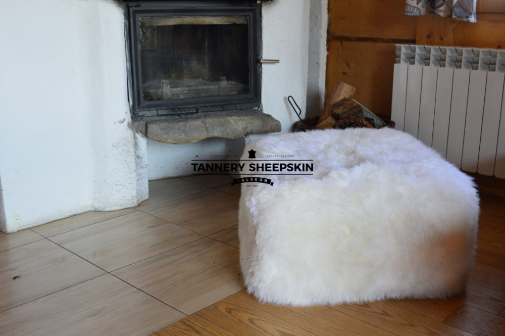 Poef bekleed met schapenvacht pufy Producent owczych skór dekoracyjnych | Tannery Sheepskin | KalSkór 3