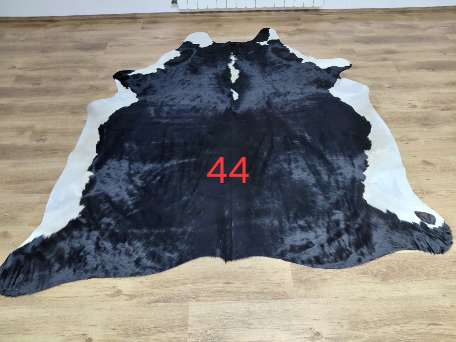 Dekoracyjna skóra z krowy argentyńskiej Skóry dekoracyjne Producent owczych skór dekoracyjnych | Tannery Sheepskin | KalSkór 24 Dekoracyjna skóra z krowy argentyńskiej Skóry dekoracyjne Producent owczych skór dekoracyjnych | Tannery Sheepskin | KalSkór 24