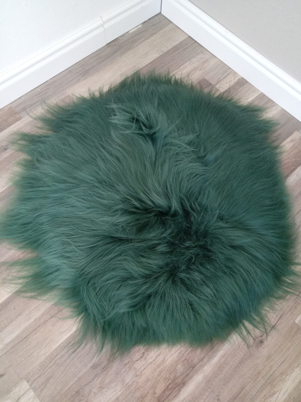 Round sheepskin rug – island 17 colors Carpets and bedspreads Producent owczych skór dekoracyjnych | Tannery Sheepskin | KalSkór 2