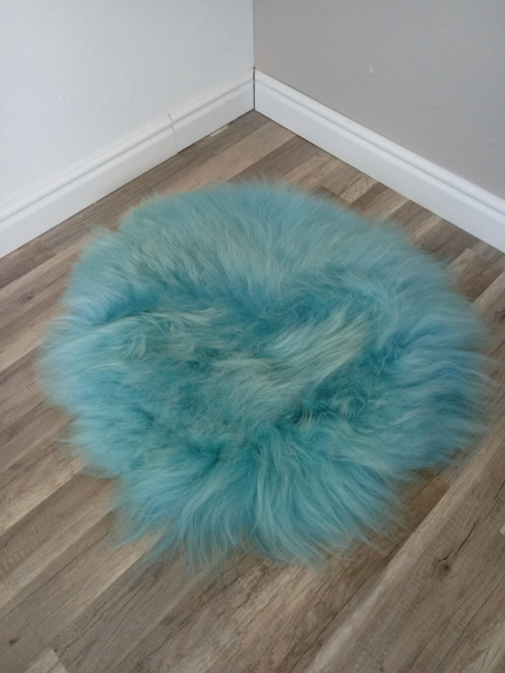 Round sheepskin rug – island 17 colors Carpets and bedspreads Producent owczych skór dekoracyjnych | Tannery Sheepskin | KalSkór 4
