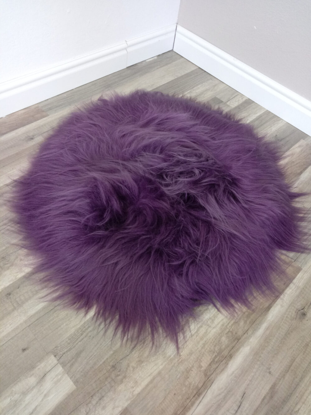 Round sheepskin rug – island 17 colors Carpets and bedspreads Producent owczych skór dekoracyjnych | Tannery Sheepskin | KalSkór 5