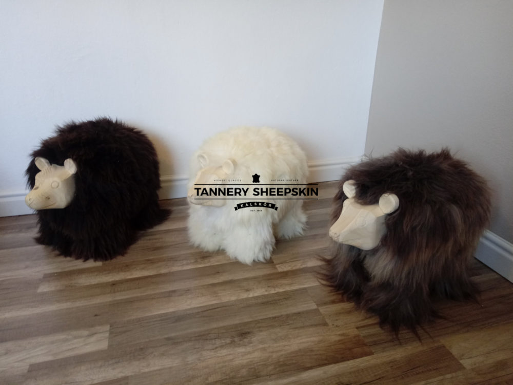 “Little Bear” covered with sheepskin Decorations Producent owczych skór dekoracyjnych | Tannery Sheepskin | KalSkór 2