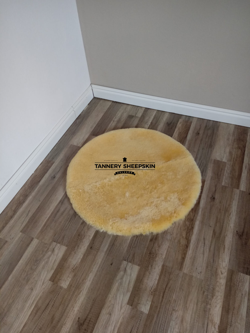 Round Relugan sheepskin rug Carpets and bedspreads Producent owczych skór dekoracyjnych | Tannery Sheepskin | KalSkór 2