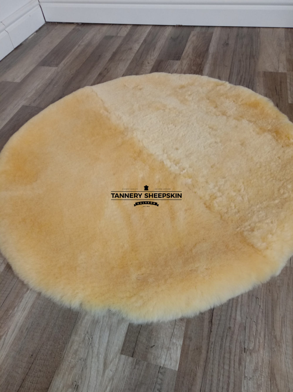 Round Relugan sheepskin rug Carpets and bedspreads Producent owczych skór dekoracyjnych | Tannery Sheepskin | KalSkór 3