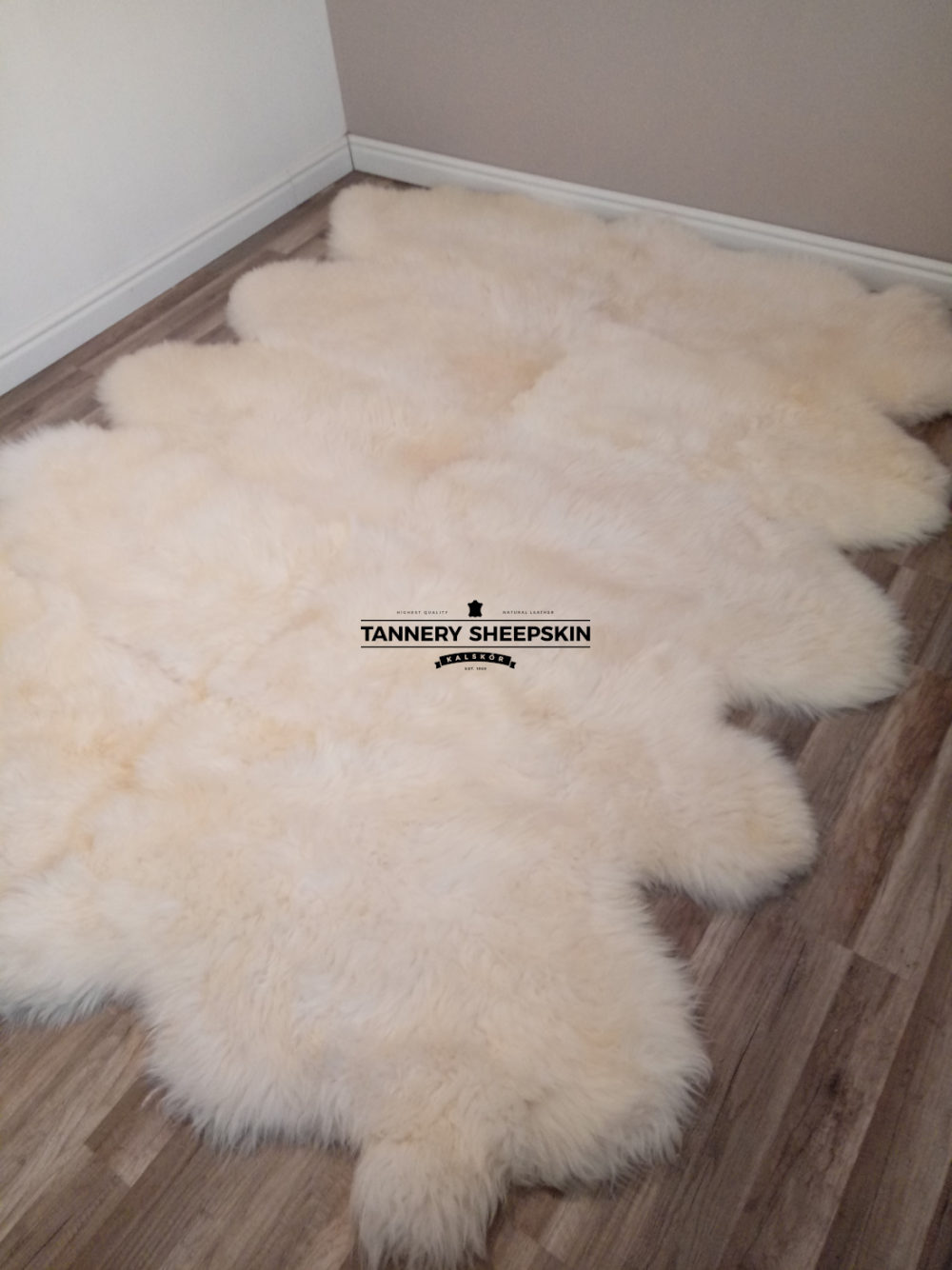Ten Leathers Stitched In White Stitched sheepskins Producent owczych skór dekoracyjnych | Tannery Sheepskin | KalSkór 3