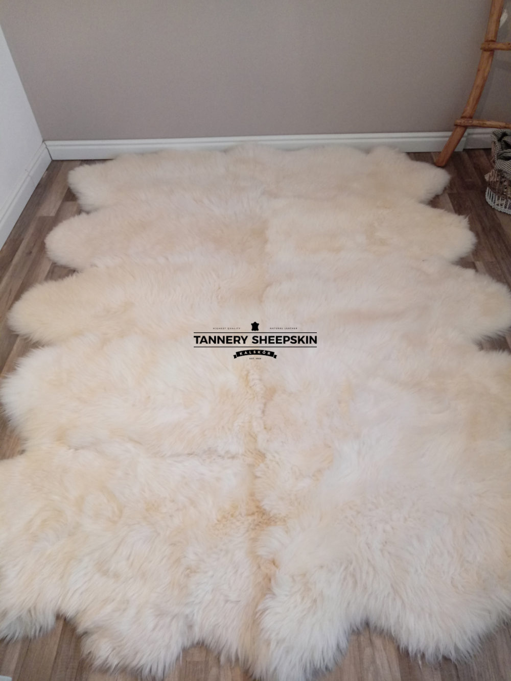 Ten Leathers Stitched In White Stitched sheepskins Producent owczych skór dekoracyjnych | Tannery Sheepskin | KalSkór 4