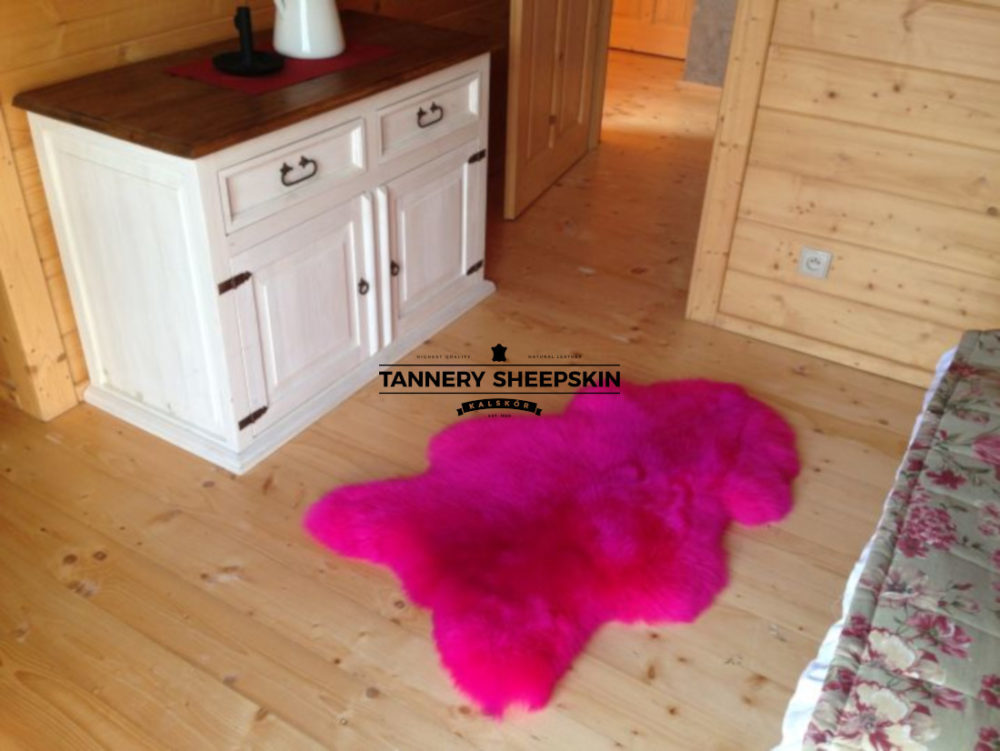 Dyed Sheepskins Fuchsia Dark Pink dyed sheepskins Producent owczych skór dekoracyjnych | Tannery Sheepskin | KalSkór 3