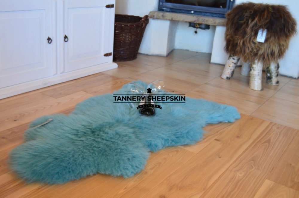 Dyed Sheepskin Turquoise dyed sheepskins Producent owczych skór dekoracyjnych | Tannery Sheepskin | KalSkór 2