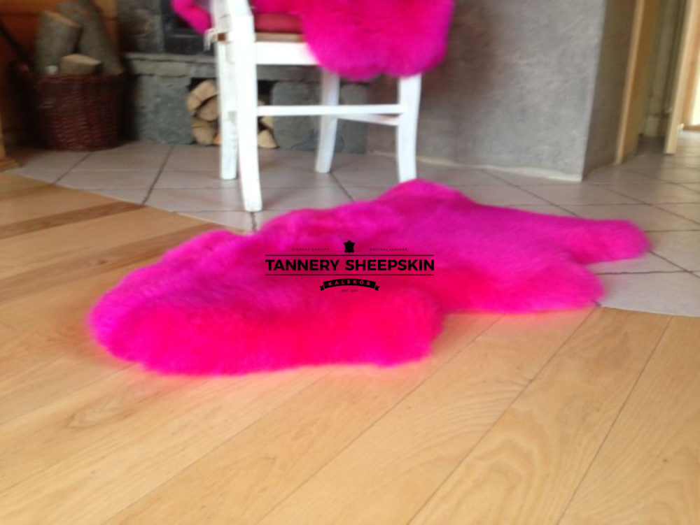 Dyed Sheepskins Fuchsia Dark Pink dyed sheepskins Producent owczych skór dekoracyjnych | Tannery Sheepskin | KalSkór 2