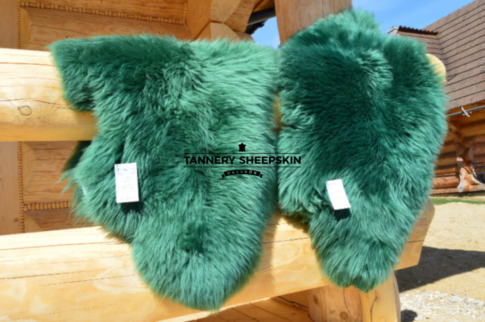 Sheepskin Dyed Dark Green dyed sheepskins Producent owczych skór dekoracyjnych | Tannery Sheepskin | KalSkór 3