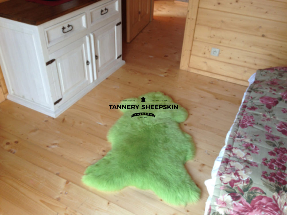 Sheepskin Dyed Green Apple dyed sheepskins Producent owczych skór dekoracyjnych | Tannery Sheepskin | KalSkór 2