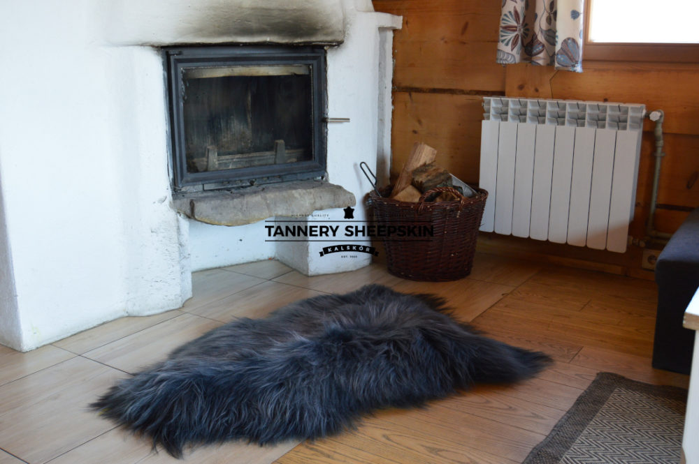 Sheep Leather “Island” Graphite island dyed Producent owczych skór dekoracyjnych | Tannery Sheepskin | KalSkór 6