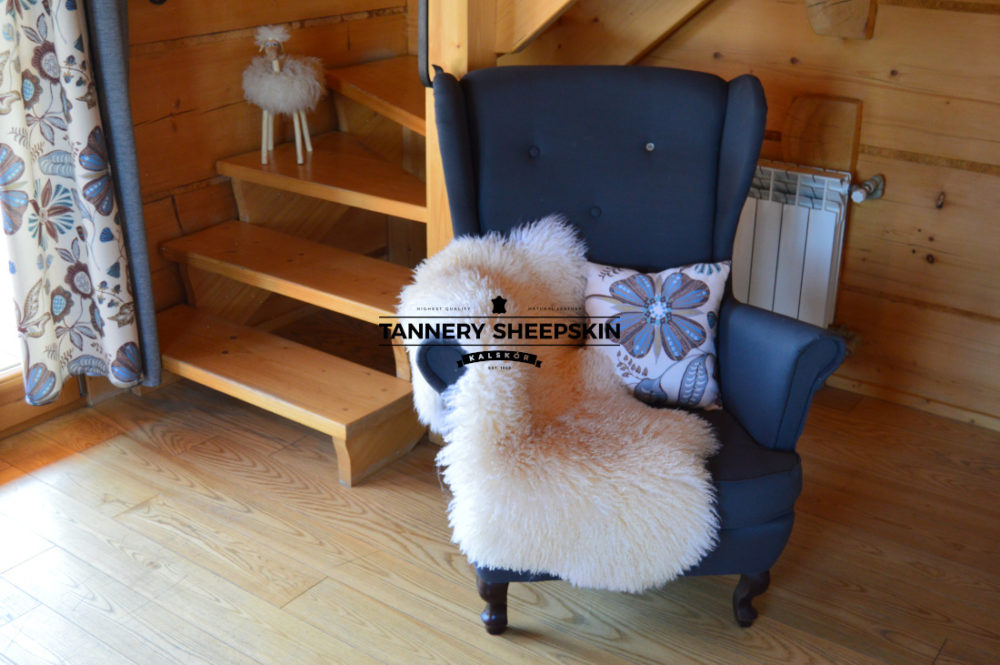 Sheepskin White Curly Hair white Producent owczych skór dekoracyjnych | Tannery Sheepskin | KalSkór 3