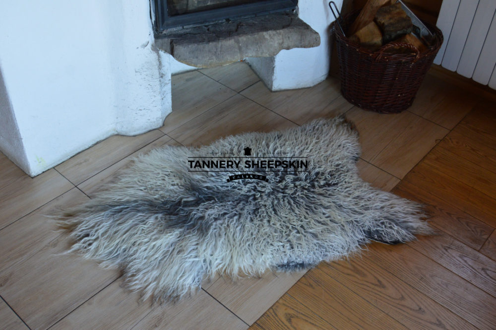 Sheepskin “Island” Natural Color Curly colours island Producent owczych skór dekoracyjnych | Tannery Sheepskin | KalSkór 9
