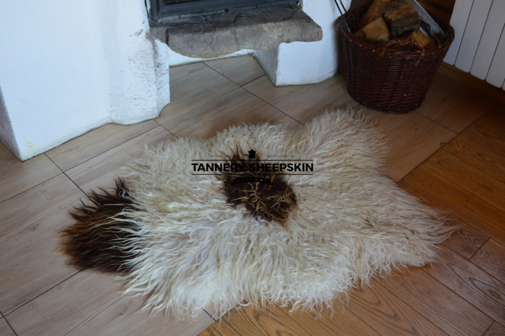 Sheepskin “Island” Natural Color Curly colours island Producent owczych skór dekoracyjnych | Tannery Sheepskin | KalSkór 8