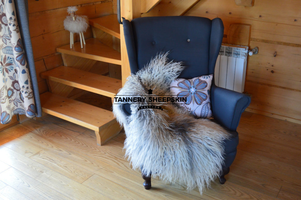 Sheepskin “Island” Natural Color Curly colours island Producent owczych skór dekoracyjnych | Tannery Sheepskin | KalSkór 6