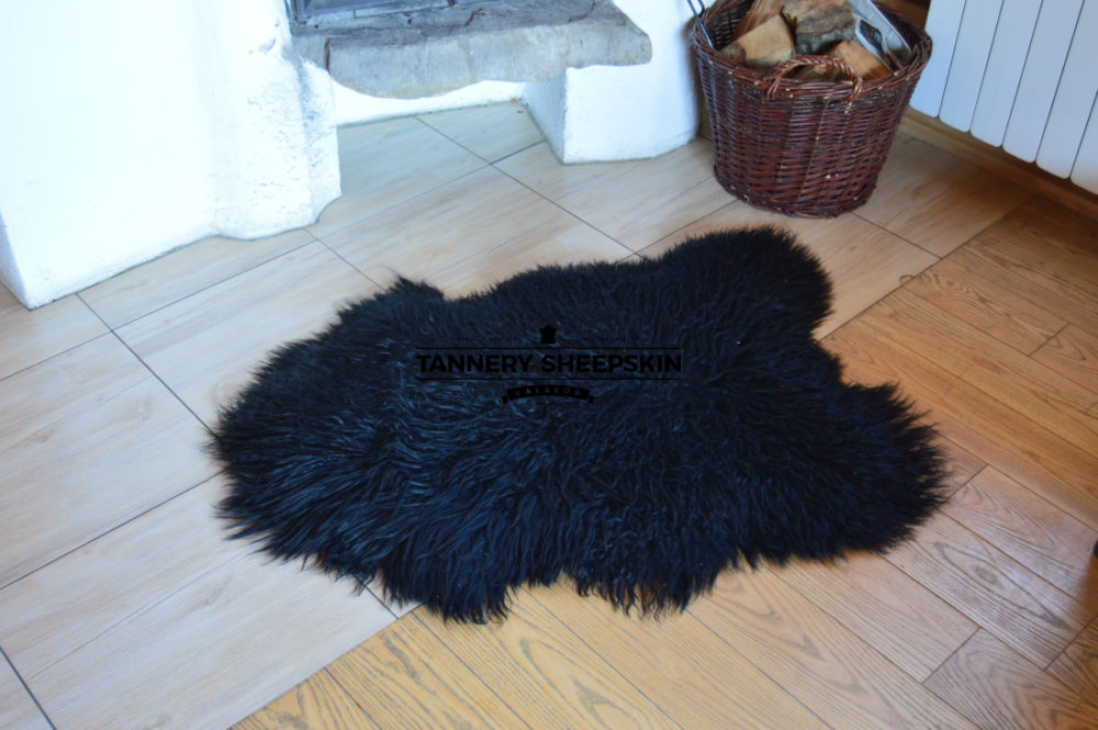 Sheepskin “Island” Black Curly Hair black island Producent owczych skór dekoracyjnych | Tannery Sheepskin | KalSkór 4