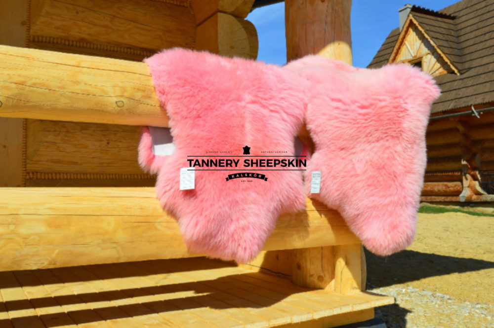 Schapenvachten lichtroze geverfd Skóry owcze w kolorach farbowanych Producent owczych skór dekoracyjnych | Tannery Sheepskin | KalSkór 5