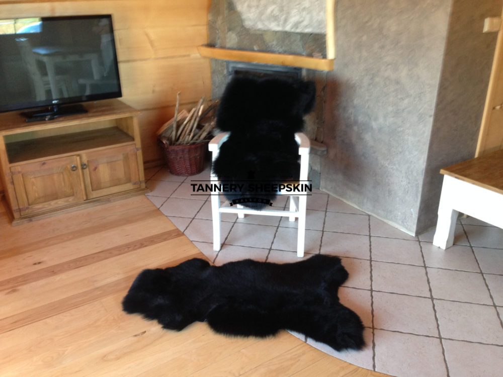 Dyed Black Sheepskins dyed sheepskins Producent owczych skór dekoracyjnych | Tannery Sheepskin | KalSkór 4