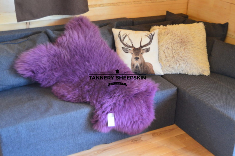 Violet dyed sheepskins dyed sheepskins Producent owczych skór dekoracyjnych | Tannery Sheepskin | KalSkór 4
