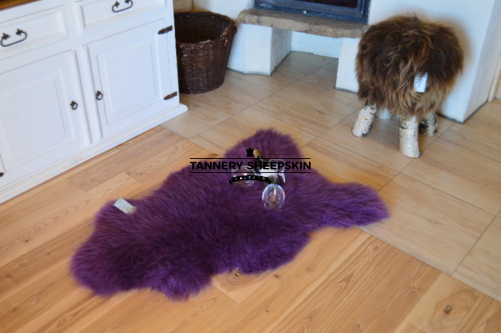 Violet dyed sheepskins dyed sheepskins Producent owczych skór dekoracyjnych | Tannery Sheepskin | KalSkór 2