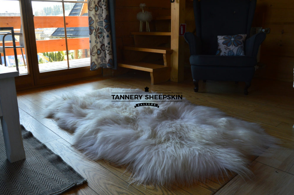 Four White Leather Stitched “Island” Stitched sheepskins Producent owczych skór dekoracyjnych | Tannery Sheepskin | KalSkór 3