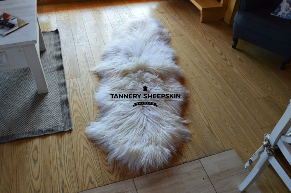 Two Sheepskins Stitched White “Island” Stitched sheepskins Producent owczych skór dekoracyjnych | Tannery Sheepskin | KalSkór 4