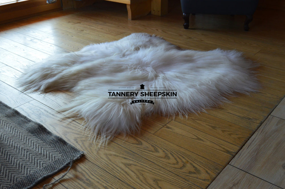 Dwie Skóry Owcze Zszywane Island Białe Skóry Owcze Zszywane Producent owczych skór dekoracyjnych | Tannery Sheepskin | KalSkór 4