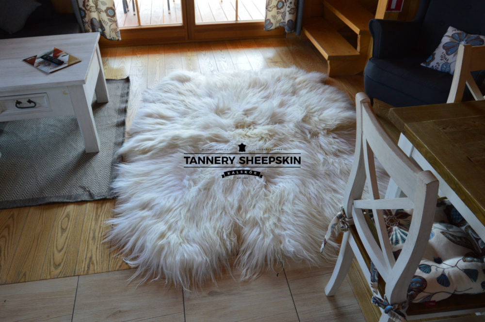 Six White Stitched Leathers “Island” Stitched sheepskins Producent owczych skór dekoracyjnych | Tannery Sheepskin | KalSkór 5