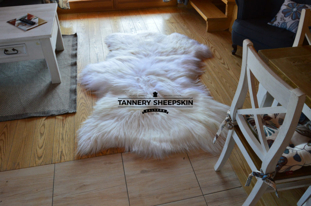 Three White Leather Stitched ” Island” Stitched sheepskins Producent owczych skór dekoracyjnych | Tannery Sheepskin | KalSkór 2