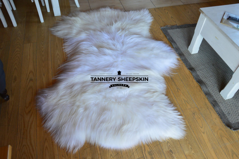Three White Leather Stitched ” Island” Stitched sheepskins Producent owczych skór dekoracyjnych | Tannery Sheepskin | KalSkór 5