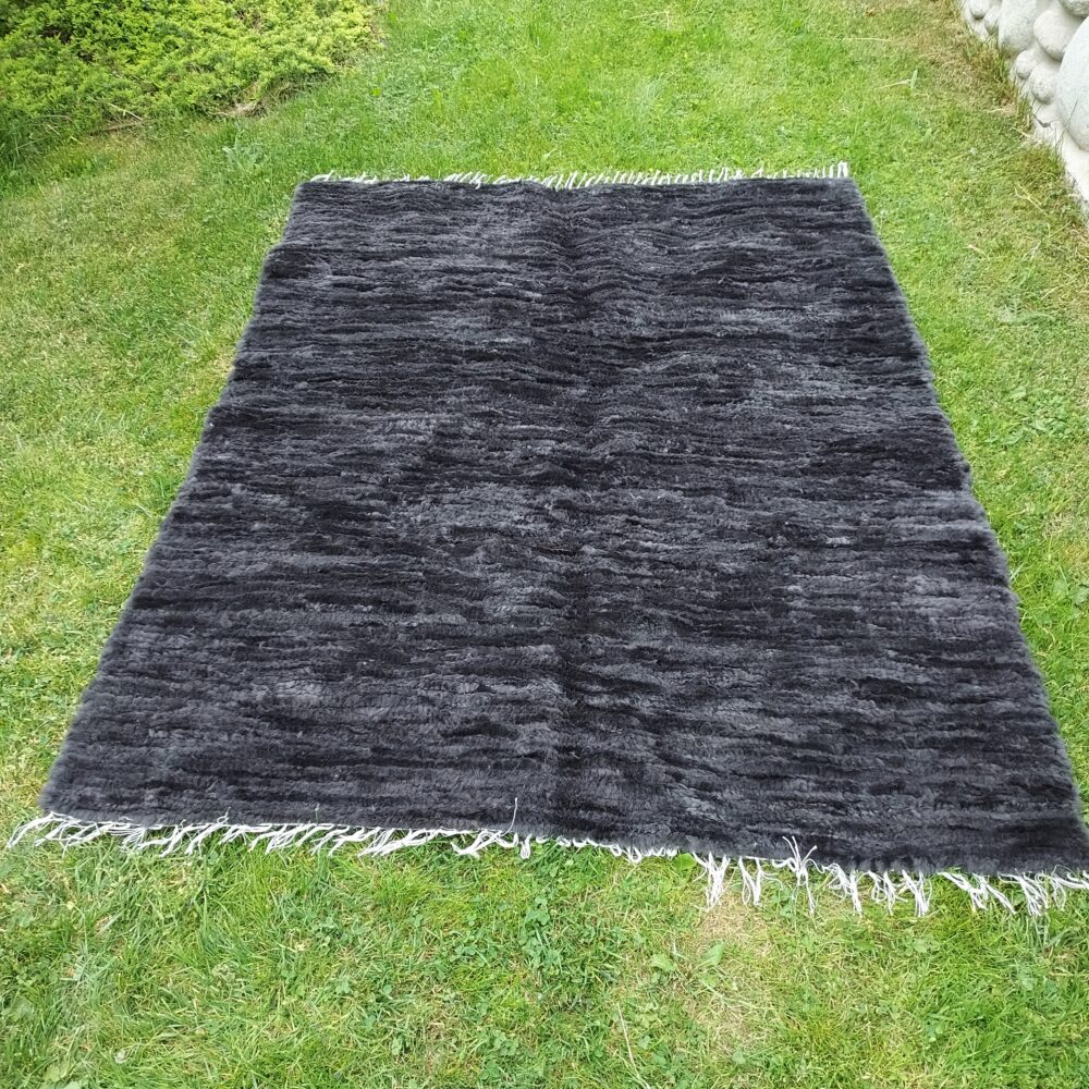 Bedspread Woven Sheepskin Rug Dark Graphite Carpets and bedspreads Producent owczych skór dekoracyjnych | Tannery Sheepskin | KalSkór 2
