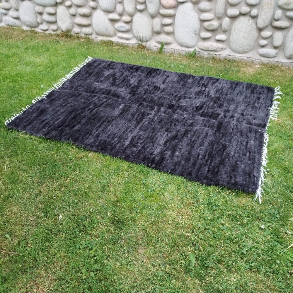 Bedspread Woven Sheepskin Rug Dark Graphite Carpets and bedspreads Producent owczych skór dekoracyjnych | Tannery Sheepskin | KalSkór 5